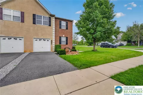 6801 Hunt Dr, Macungie, PA 18062