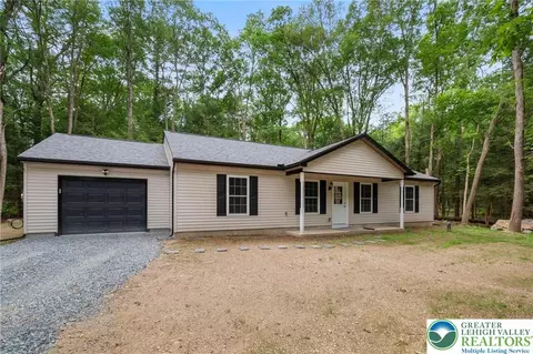 16 Ricks Rd, New Ringgold, PA 17960