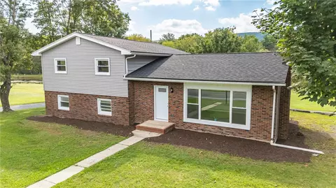 3306 Summer Valley Rd, New Ringgold, PA 17960