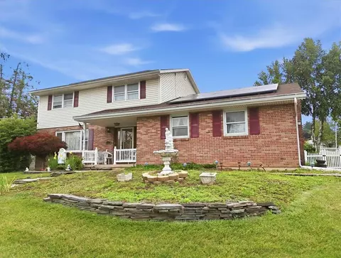 3303 Barklay Rd, Hokendauqua, PA 18052