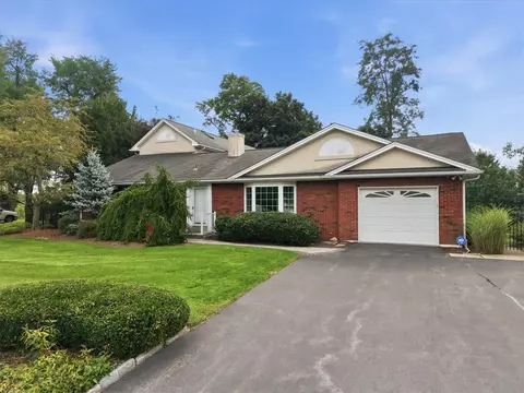 5028 Trexler Rd, Schnecksville, PA 18078
