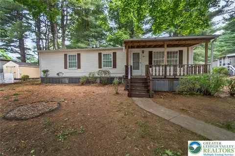 1010 Spruce Ln, Breinigsville, PA 18031