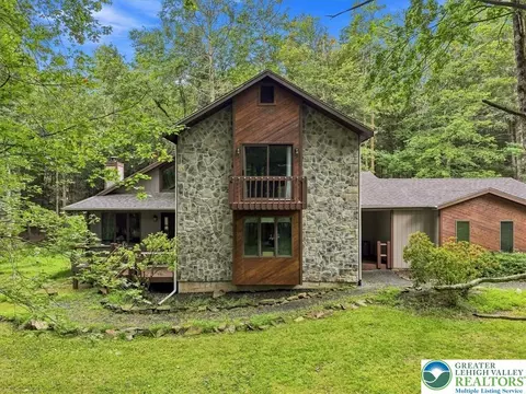 184 Sir Bradford Rd, Blakeslee, PA 18610