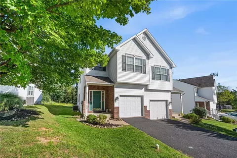 1537 Crest Park Ct, Bethlehem, PA 18015