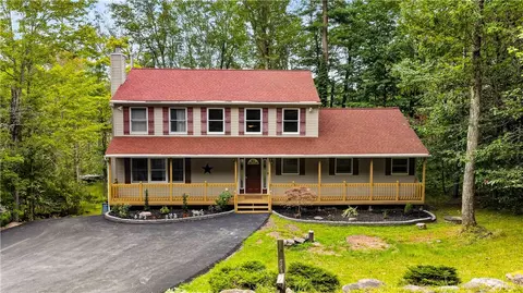 533 Maxatawny Dr, Pocono Lake, PA 18347