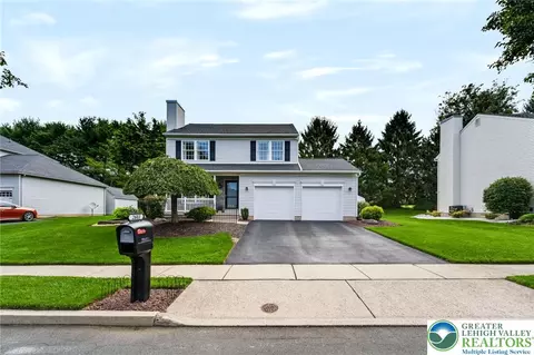 2603 Fieldview Dr, Macungie, PA 18062