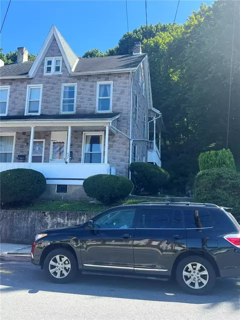 437 W South St, Slatington, PA 18080