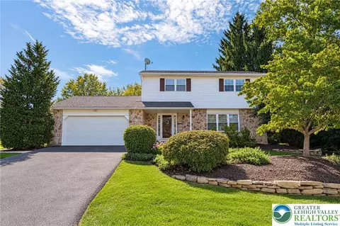 7516 Foxglove Pl, Macungie, PA 18062