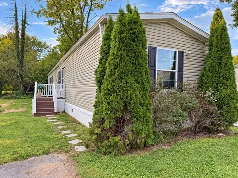 1008 Cherry Tree Xing, Breinigsville, PA 18031