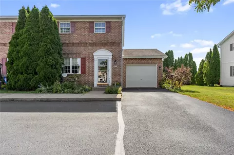 4930 Shawnee Ct, Schnecksville, PA 18078
