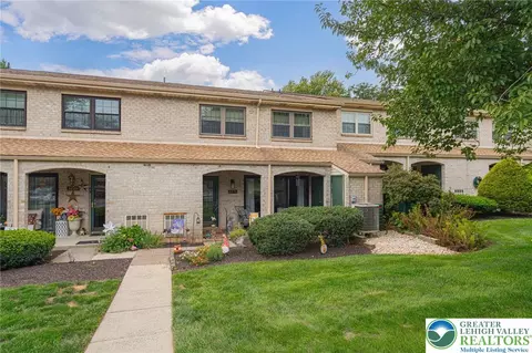 2876 Aronimink Pl, Macungie, PA 18062