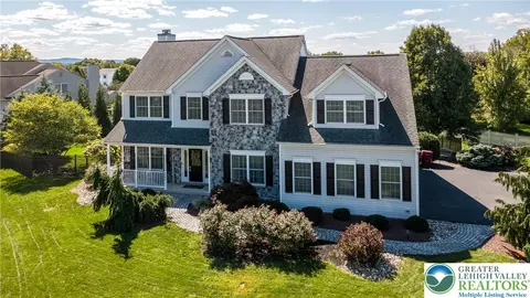 4584 Shadowstone Dr, Easton, PA 18040