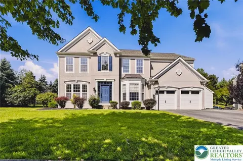 2224 Pembrooke Dr, Macungie, PA 18062