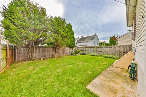 Exterior - 446 Maple St, Bethlehem, PA 18018 photo 5 of 17