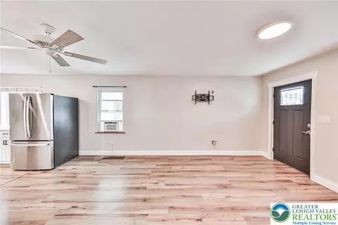 Living - 446 Maple St, Bethlehem, PA 18018 photo 3 of 7