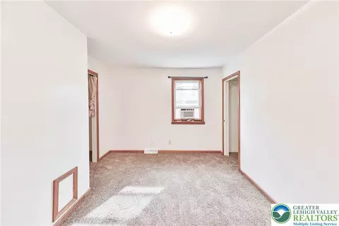 Living - 446 Maple St, Bethlehem, PA 18018 photo 7 of 7