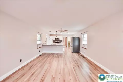 Living - 446 Maple St, Bethlehem, PA 18018 photo 1 of 7
