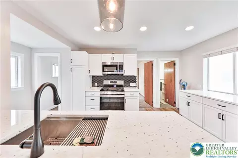 Kitchen - 446 Maple St, Bethlehem, PA 18018 photo 6 of 7