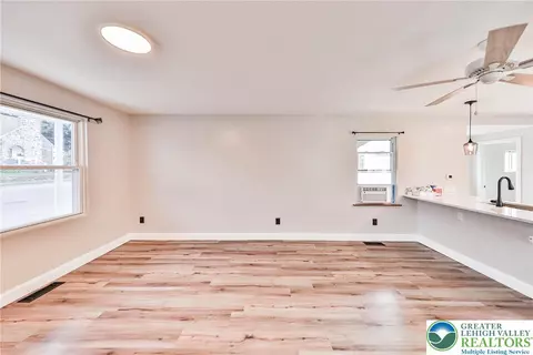 Living - 446 Maple St, Bethlehem, PA 18018 photo 4 of 7