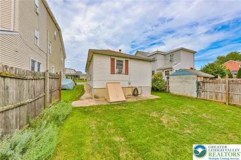 Exterior - 446 Maple St, Bethlehem, PA 18018 photo 14 of 17