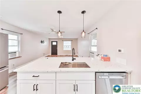 Kitchen - 446 Maple St, Bethlehem, PA 18018 photo 4 of 7