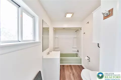 Bath - 446 Maple St, Bethlehem, PA 18018 photo 1 of 2