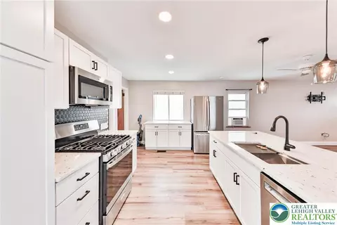 Kitchen - 446 Maple St, Bethlehem, PA 18018 photo 3 of 7