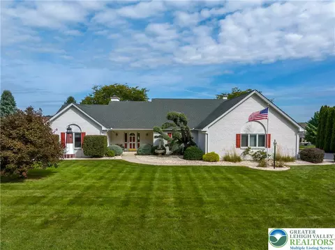 3231 Fairland Dr, Schnecksville, PA 18078