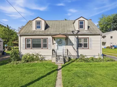 170 S New St, Nazareth, PA 18064