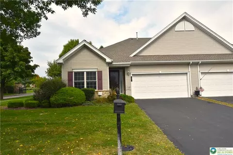 40 Glenmoor Cir N, Palmer Township, PA 18045