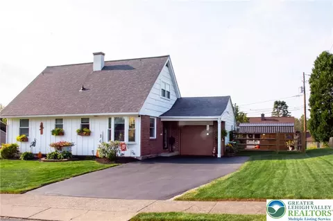 3427 Gail Ln, Hokendauqua, PA 18052