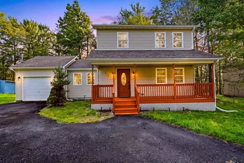 1070 Country Place Dr, Coolbaugh Twp, PA 18466