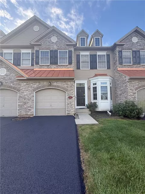 50 S Hillside Ct, Easton, PA 18045