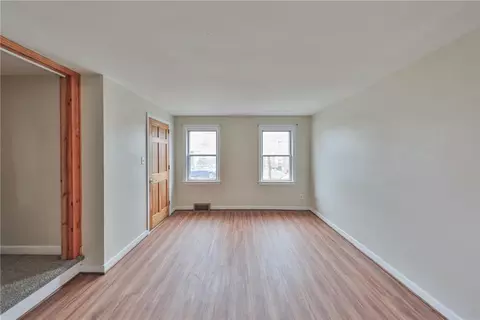 Living - 428 E Garrison St, Bethlehem, PA 18018 photo 6 of 7