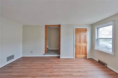 Living - 428 E Garrison St, Bethlehem, PA 18018 photo 5 of 7