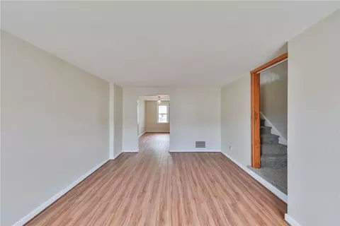 Living - 428 E Garrison St, Bethlehem, PA 18018 photo 4 of 7