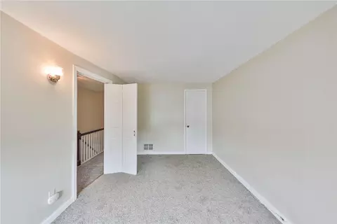 Bedroom - 428 E Garrison St, Bethlehem, PA 18018 photo 4 of 11