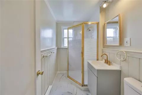 Bath - 428 E Garrison St, Bethlehem, PA 18018 photo 1 of 2