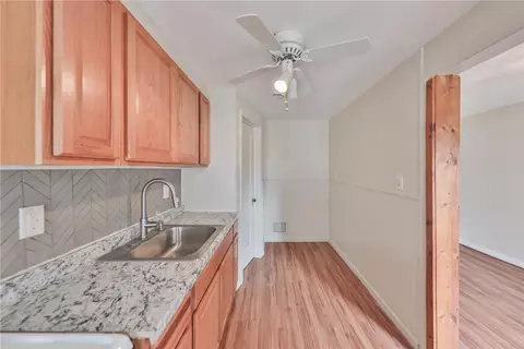 Entry Way - 428 E Garrison St, Bethlehem, PA 18018 photo 2 of 4