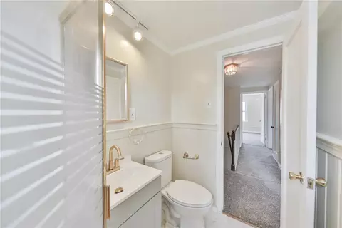 Bath - 428 E Garrison St, Bethlehem, PA 18018 photo 2 of 2
