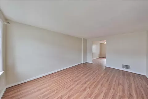Living - 428 E Garrison St, Bethlehem, PA 18018 photo 3 of 7