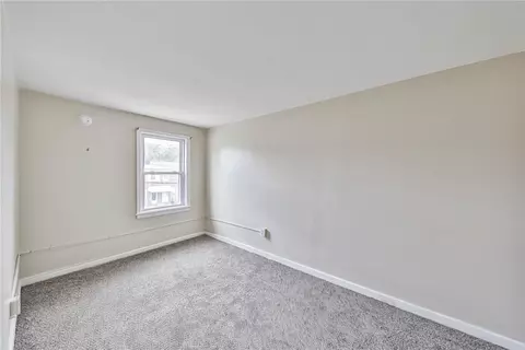 Bedroom - 428 E Garrison St, Bethlehem, PA 18018 photo 5 of 11
