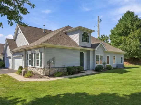2673 Terrwood Dr W, Macungie, PA 18062