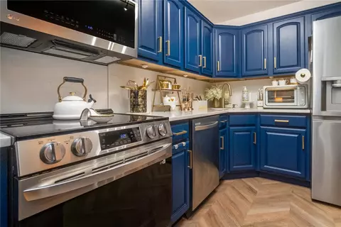 Kitchen - 102 Ackerman St, Hellertown, PA 18055 photo 3 of 4