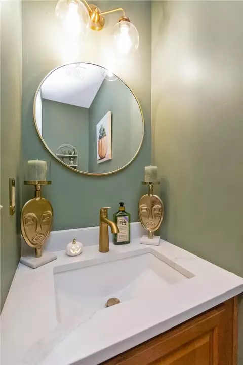 Bath - 102 Ackerman St, Hellertown, PA 18055 photo 2 of 4