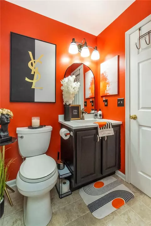 Bath - 102 Ackerman St, Hellertown, PA 18055 photo 3 of 4
