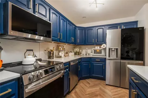 Kitchen - 102 Ackerman St, Hellertown, PA 18055 photo 2 of 4