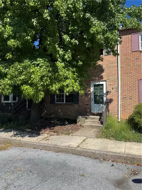 5661 Greens Dr, Allentown, PA 18106