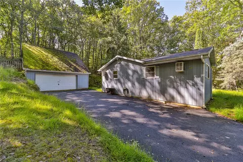 335 Shady Oaks Dr E, Saylorsburg, PA 18353