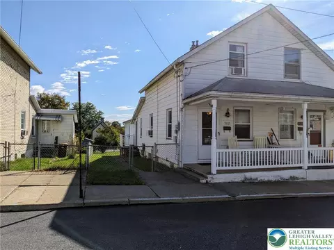 3112 N 2nd St, Hokendauqua, PA 18052